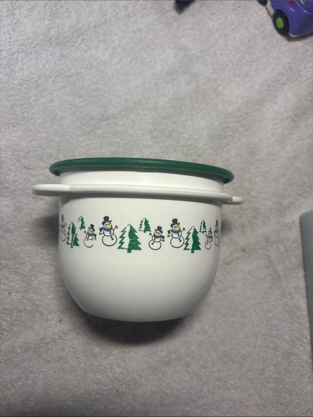 Tupperware White Holiday Bowl with Green Lid and Snowman Trim